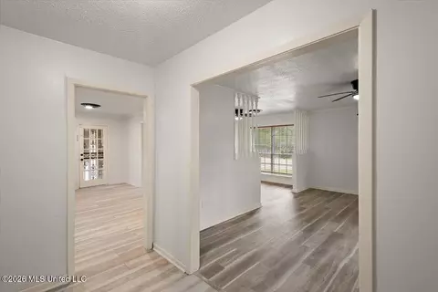 Entry Way - 13 Rob Ln, Jackson, MS 39212 photo 2 of 2