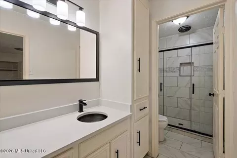 Bath - 13 Rob Ln, Jackson, MS 39212 photo 1 of 2
