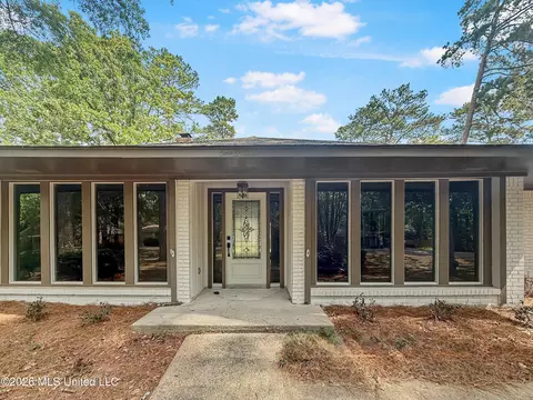 109 Park Ln, Brandon, MS 39047