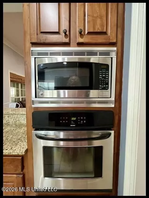 Kitchen - 119 Lindsey Dr, Hernando, MS 38632 photo 3 of 6