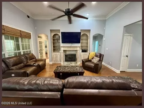 Living - 119 Lindsey Dr, Hernando, MS 38632 photo 3 of 3