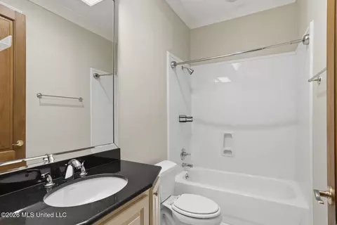 Bath - 1227 Belvoir Pl, Jackson, MS 39202 photo 2 of 5