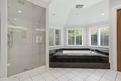 Bath - 1227 Belvoir Pl, Jackson, MS 39202 photo 4 of 5