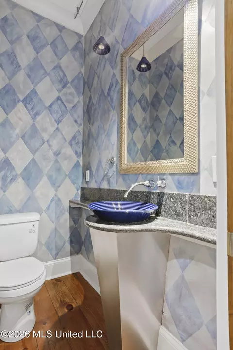 Bath - 1227 Belvoir Pl, Jackson, MS 39202 photo 1 of 5