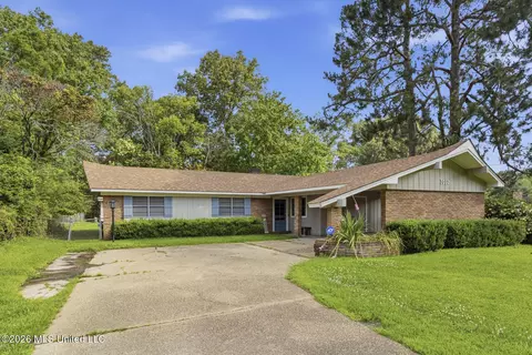 1012 Briarwood Dr, Clinton, MS 39056