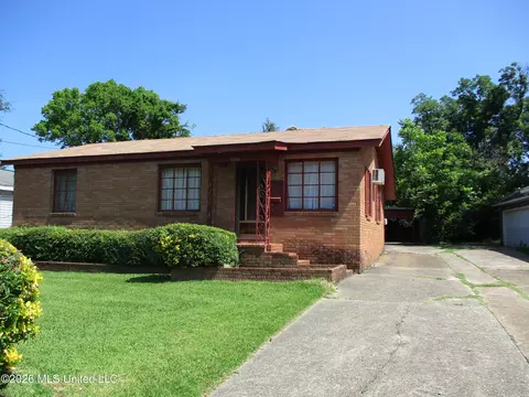 1338 Fernwood Dr, Jackson, MS 39213