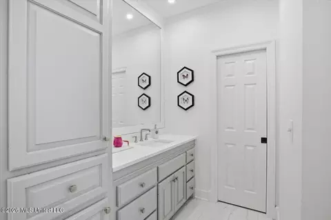 Bath - 408 Ashbourn Ct, Madison, MS 39110 photo 6 of 8