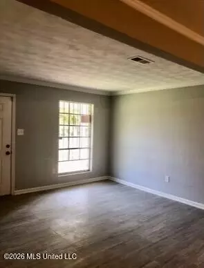 Living - 110 Cherry Hill Dr, Jackson, MS 39212 photo 2 of 3