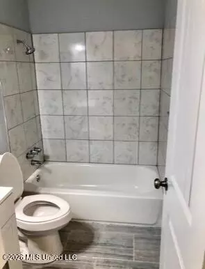 Bath - 110 Cherry Hill Dr, Jackson, MS 39212 photo 8 of 8