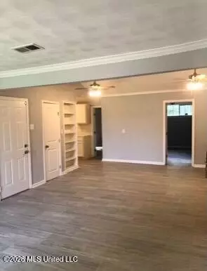 Living - 110 Cherry Hill Dr, Jackson, MS 39212 photo 1 of 3