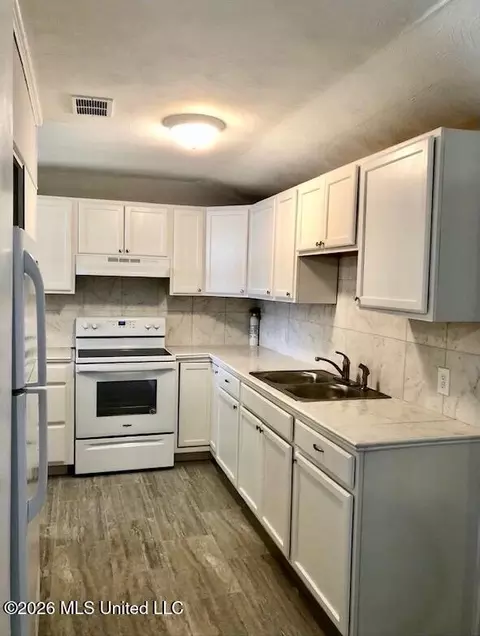 Kitchen - 110 Cherry Hill Dr, Jackson, MS 39212 photo 1 of 4