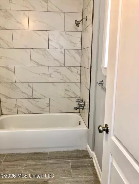 Bath - 110 Cherry Hill Dr, Jackson, MS 39212 photo 3 of 8