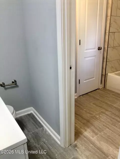 Bath - 110 Cherry Hill Dr, Jackson, MS 39212 photo 6 of 8