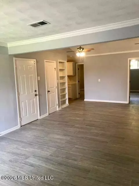 Living - 110 Cherry Hill Dr, Jackson, MS 39212 photo 3 of 3