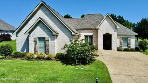 213 Clubview Cir, Pearl, MS 39208