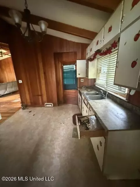 Entry Way - 103 Rodrich, Grenada, MS 38901 photo 1 of 2