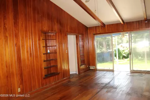 Living - 103 Rodrich, Grenada, MS 38901 photo 1 of 2