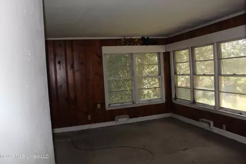 Living - 103 Rodrich, Grenada, MS 38901 photo 2 of 2