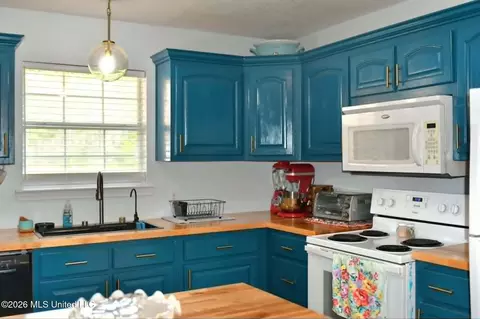 Kitchen - 245 Mississippi 26, Lucedale, MS 39452 photo 2 of 3