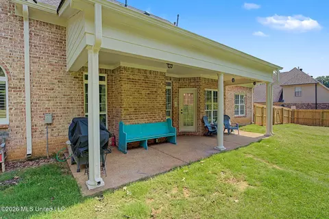 Exterior - 6191 Spring Xing, Olive Branch, MS 38654 photo 6 of 8