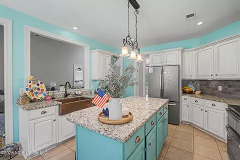 Kitchen - 6191 Spring Xing, Olive Branch, MS 38654 photo 2 of 3