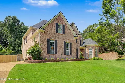 Exterior - 6191 Spring Xing, Olive Branch, MS 38654 photo 2 of 8