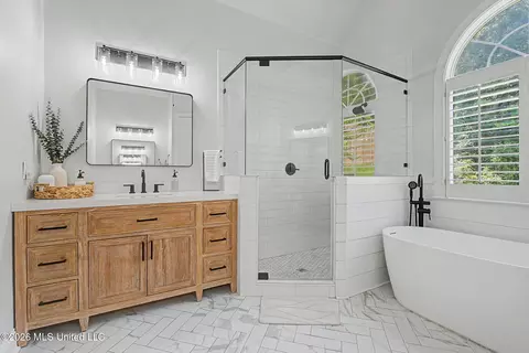 Bath - 6191 Spring Xing, Olive Branch, MS 38654 photo 2 of 5