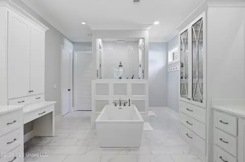 Bath - 429 W Oak Cir, Madison, MS 39110 photo 1 of 8