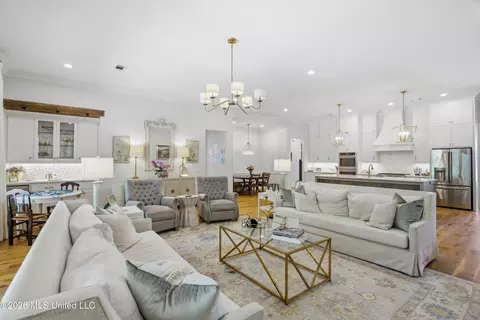 Living - 429 W Oak Cir, Madison, MS 39110 photo 2 of 2