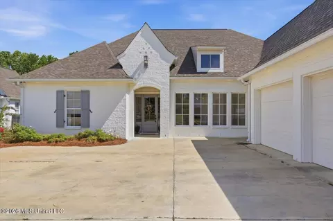 Exterior - 429 W Oak Cir, Madison, MS 39110 photo 4 of 8