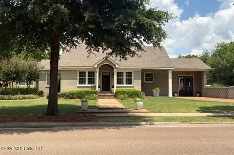 400 Grand Blvd, Greenwood, MS 38930