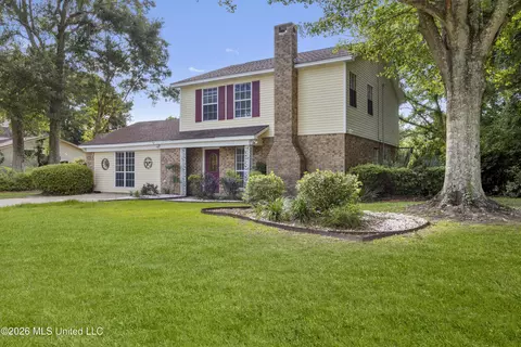 1509 Willowbend Dr, Gautier, MS 39553
