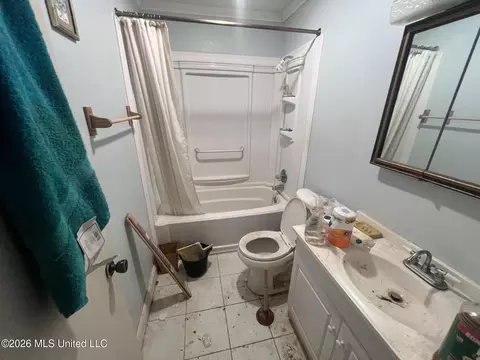 Bath - 7941 Hilo Way, Diamondhead, MS 39525 photo 1 of 6