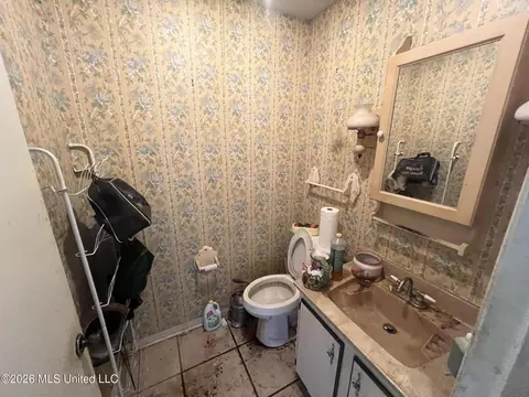 Bath - 7941 Hilo Way, Diamondhead, MS 39525 photo 6 of 6