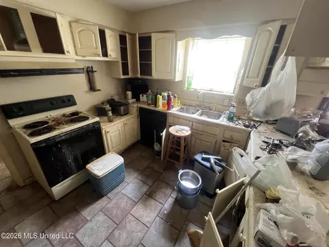 Kitchen - 7941 Hilo Way, Diamondhead, MS 39525 photo 1 of 1