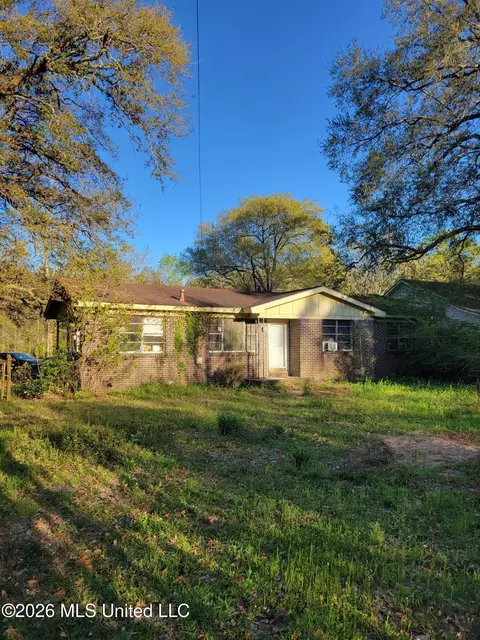9924 Foxshire Dr, Moss Point, MS 39562