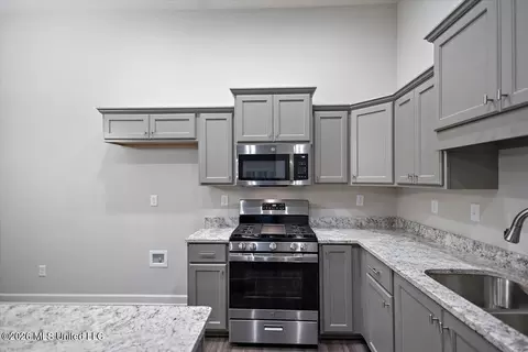 Kitchen - 6511 E John Hamilton Way, Olive Branch, MS 38654 photo 1 of 3
