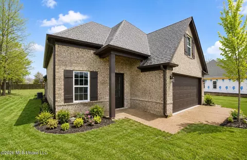 Exterior - 6511 E John Hamilton Way, Olive Branch, MS 38654 photo 2 of 3