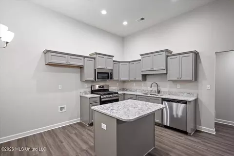 Kitchen - 6511 E John Hamilton Way, Olive Branch, MS 38654 photo 3 of 3
