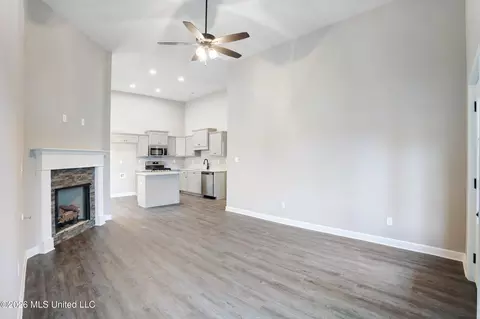 Living - 6511 E John Hamilton Way, Olive Branch, MS 38654 photo 3 of 5