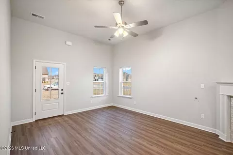 Living - 6511 E John Hamilton Way, Olive Branch, MS 38654 photo 1 of 5