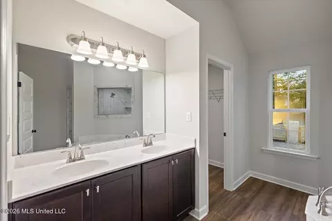 Bath - 6511 E John Hamilton Way, Olive Branch, MS 38654 photo 4 of 4