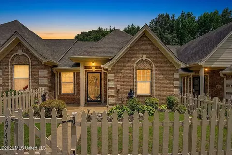 6745 Beaumont Cir, Southaven, MS 38671