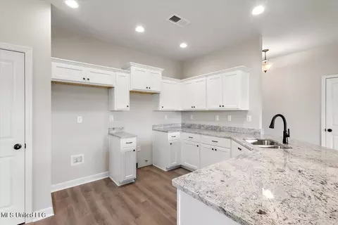 Kitchen - 6344 River Ln, Walls, MS 38680 photo 1 of 2