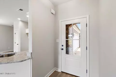 Entry Way - 6344 River Ln, Walls, MS 38680 photo 1 of 4