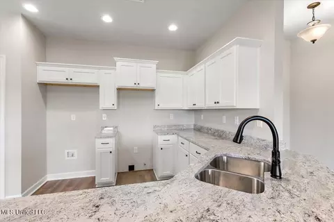 Kitchen - 6344 River Ln, Walls, MS 38680 photo 2 of 2