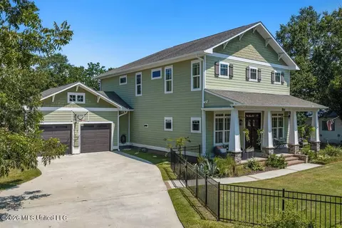504 Dewey Ave, Ocean Springs, MS 39564