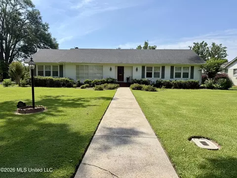 506 E Harding Ave, Greenwood, MS 38930