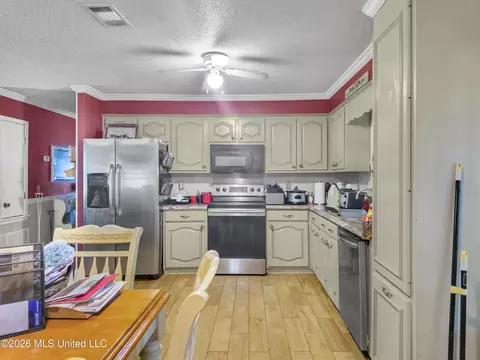 Kitchen - 165 Hays Rd, Conehatta, MS 39057 photo 2 of 3