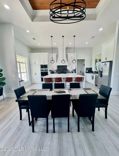 Dining - 534 Stump Ridge Rd, Brandon, MS 39047 photo 2 of 2